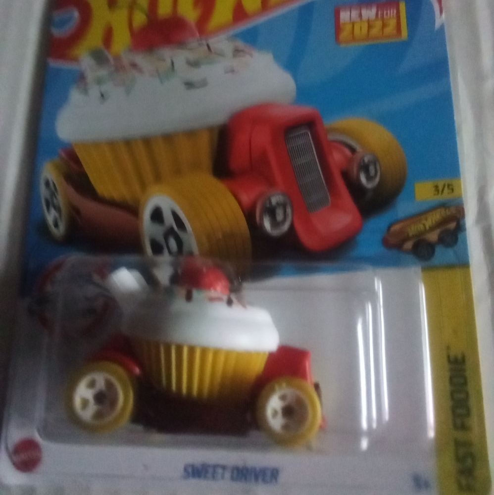2022 Hot Wheels Sweet Driver 61/250 HW Fast Foodie 3/5 Red White Yellow 1/64